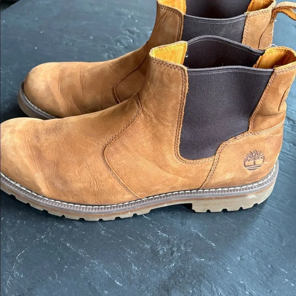 Timberland men's Chelsea suede pull on boots in color saddle size 11 excellent